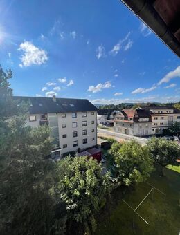 Großzügige 4-Zimmer-WHG mit Stellplatz in Citynähe - Singen (Hohentwiel)