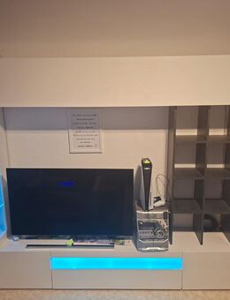 Anbauwand weiß glänzed mit LED Beleuchtung - Leipzig