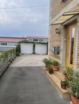 Zentrale 2-Zimmer-Erdgeschosswohnung mit zwei Garagen in Ehingen - Ehingen (Donau)