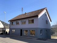 Sofort frei: Zweifamilienhaus mit zusätzlicher Ausbaureserve - Waldstetten (Baden-Württemberg)