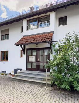 WINDISCH IMMOBILIEN - Gepflegte 2-Zi- Dachgeschosswohnung mit EBK und Balkon in zentraler Lage - Fürstenfeldbruck