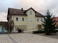 Wohn- und Geschäftshaus mit großem Nebengebäude in sehr guter Lage !!! - Alteglofsheim