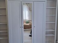 Ikea Möbel (Kleiderschrank, Bett, Kommode, Nachtkästchen, 2x Bücherregale) zu verschenken - Dachau