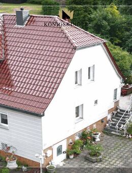 Doppelhaushälfte mit Renovierungsbedarf und großem Grundstück, sucht einen Handwerker und Gärtner! - Rotenburg (Fulda)