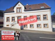 RESERVIERT - Freistehendes Mehrfamilienhaus, 5 Wohneinheiten, Garten, 4 Garagen, 1 Stellplatz - Schiffweiler