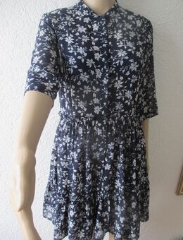 NEU * Romantik * Blumen * Blüten * Flower- Power * Seiden- Chiffon * Volant * Mini- Kleid ''GUIDO MARIA KRETSCHMER * GMK * ABOUT YOU'' Gr. 36- 38/ S * dunkel- marine- blau * weiß * - Riedlingen
