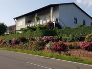 Großzügiges Zweifamilienhaus mit Blick über Altenstadt zu verkaufen - Altenstadt (Waldnaab)