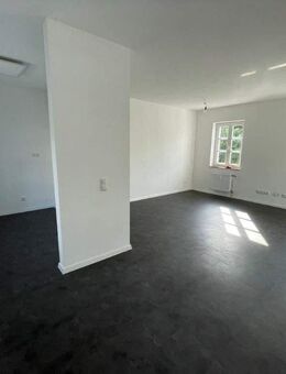 Gut geschnittene helle Wohnung mit modernem Bad und Gäste-WC - Haan