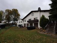 Objekt-Nr.: 15024 - PAKET - zwei attraktive Einfamilienhäuser mit Balkon und 4 Garagen auf großem Grundstück in Falkenstein - Falkenstein (Vogtland)