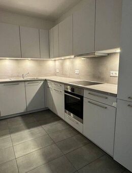 4-Zimmer-Wohnung in zentraler Lage mit separater Küche inkl. EBK, großem Balkon und zwei Bädern - Leipzig
