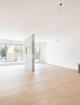 Modernes Wohnen mit Charme - Neubau-Maisonette mit Südbalkon im Obergeschoss - München