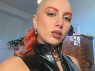 Beautiful dominatrix available for sessions and online clubs - Berlin