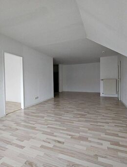 helle 3-Raum Wohnung im DG mit Tiefgaragenstellplatz - Waren (Müritz)