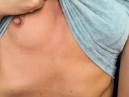 👄 🔥 🔥 LiveCam ! Geile Pussy, total rasiert, saftig grosse Schamlippen 💦🔥 - Bonn