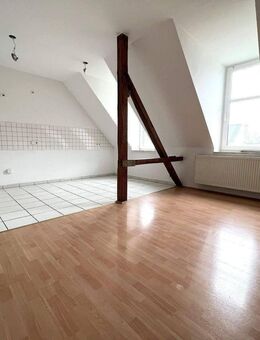 Großzügige 2,5-Raum-Dachgeschosswohnung mit großer Wohnküche auf dem Kaßberg - Chemnitz