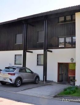 "Stilvolles Wohnen in Oberstaufen - Drei Zimmer-Wohnung mit Balkon, Garage und Naturblick" - Oberstaufen