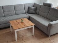 Couch, Sofa-Garnitur, inklusive Couchtisch, passendem Tisch und 2 modernen Holzstühlen, Wohnzimmereinrichtung - Hagen (Stadt der FernUniversität) Boele