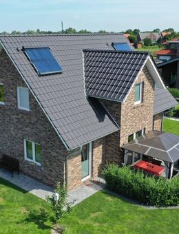 Landhaus mit Kapitänsgiebel in Schortens - Schortens