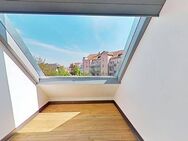 Schickes Dachgeschoss- Erstbezug nach Sanierung mit Loggia + Garten + Stellplatz - Altenburg