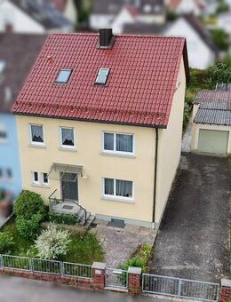 Platz für die ganze Familie: Doppelhaushälfte mit 8 Zimmern, Garage & Werkstatt in ruhiger Lage von Schwabach - Schwabach
