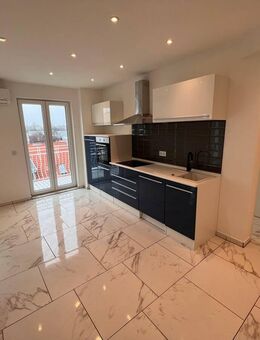 Franz-Körner-Str. 99: BESICHTIGUNG 21.08 um 16 Uhr - ZWEITBEZUG: 55 m² - 3 Zi, EBK, D-Bad, Balkon - Berlin