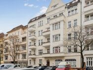 Charlottenburg: Renovierungsbedürftige 2-Zimmer-Wohnung im Hofbereich. - Berlin