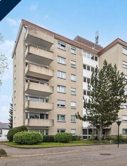 Zentrales Wohnen: Attraktive Eigentumswohnung mit Garage in Homburg - Homburg