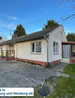 Zweifamilienhaus mit Nebengebäuden auf herrlichem Grundstück - Estorf (Landkreis Nienburg (Weser))