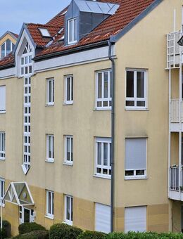 wird frei: 2-Raum-Wohnung im 1. Obergeschoß. Balkon. Tiefgaragen-Stellplatz (abschließbare Boxe) - Dresden