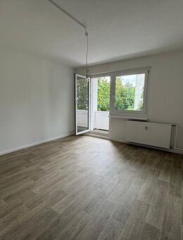 Charmanter Neubeginn: Stilvolle 3-Raum-Wohnung in neuem Glanz - Chemnitz
