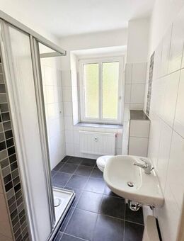 Sofort Bezugsfertig + Top-Bad mit Dusche + Wohnen im Grünen - Plauen