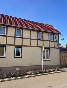 Gepflegtes Landhaus mit Garagen, Nebengelass und Garten - Anrode