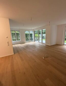 Exklusive 3- Zimmer Neubauwohnung im EG mit Garten in München - Solln - München