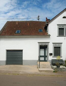 Perfektes Wohnen mit Handwerk- oder Hobby-Halle, 2 Garagen, Garten und viel Platz in Wadern-Wadrill - Wadern