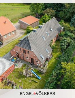 Fehnhaus-Hälfte in ruhiger Lage mit Garten und Ausbaupotenzial - Ihlow (Niedersachsen)