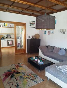Eine komplett renovierte Wohnung, sofort beziehbar, dazu noch 380 m² sanierbare Fläche - Elsterberg