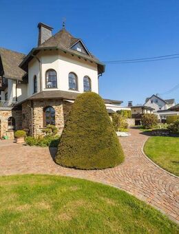 Stilvolles Wohnhaus mit Einliegerwohnung - Doppelgarage - wundervoll angelegtem Garten in Raubach! - Raubach