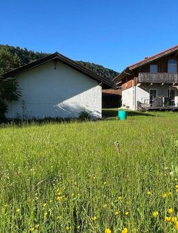 Oberau: Großes Grundstück mit modernem Einfamilienhaus - Oberau