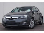 Opel Astra J 1.6*Innovation*1 HD*Leder*Klima*Xenon* - Berlin