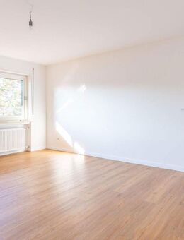Sonnige 4-ZKB mit Doppel-Carport & Balkon-Solar: frisch renoviert, einziehen & wohlfühlen! - Maxdorf