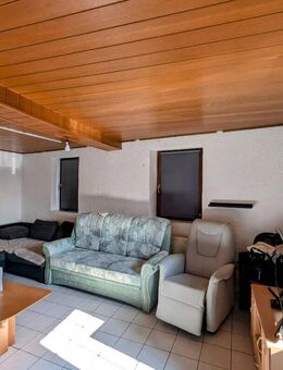 Wohnanwesen mit zwei separaten Wohnungen - Erpolzheim