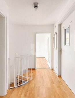 WINDISCH - Sonnige 2-Zimmer Gartenwohnung mit Hobbyraum und EBK in ruhiger Lage - bezugsfrei! - Gröbenzell