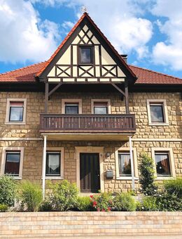 *PREISREDUZIERUNG* Schmuckstück mit Fachwerkgiebel...viel Platz bietendes 2-Fam.-Haus mit Garagen und schönem Garten! - Sand (Main)