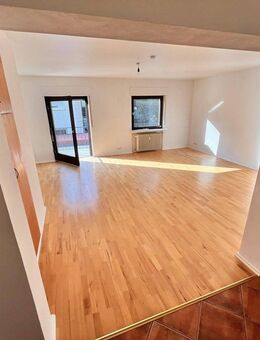 Helles 1-Zimmer-Apartment mit Balkon, Stellplatz & Einbauküche in ruhiger Lage von Flörsheim-Wicker - Flörsheim (Main)