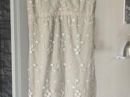 Floral besticktes Kleid - Berlin Marzahn-Hellersdorf