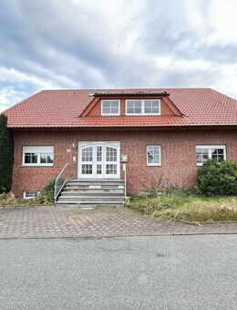 Großzügiges Zweifamilienhaus mit Doppelcarport und Garten in Marsberg-Essentho - Marsberg