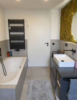 Traumhafte 3-Zimmer-Erdgeschosswohnung mit Terrasse, großem Garten & Garage in ruhiger Lage - Höchstadt (Aisch)