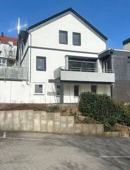 Modernes, außergewöhnlich, sehr geräumiges und hochwertiges Einfamilienhaus mit Balkon, Terrasse, Garten und Doppelgarage (Privatweg),inkl.Möbel - Lüdenscheid