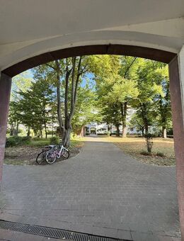 Helle, renovierte, voll möblierte 2 Zimmer Wohnung in zentraler Lage - Frankfurt (Main)