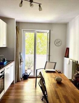 Charmante und großzügige Altbauwohnung mit Balkon ! - Mannheim